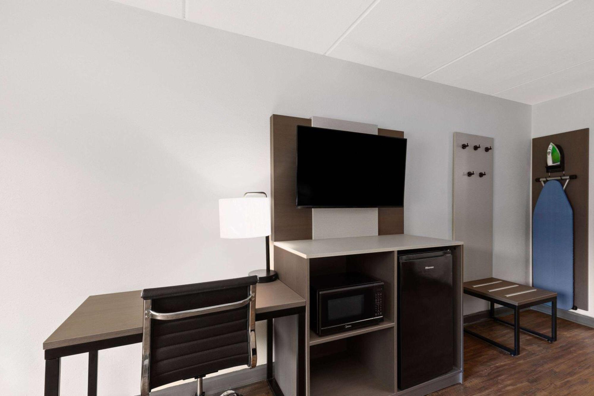 Hotel Ramada By Wyndham Bainbridge Exteriér fotografie